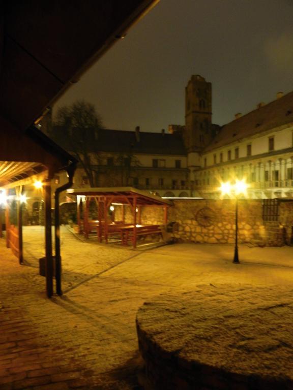 Zamecky Penzion Rotunda Břeclav Buitenkant foto
