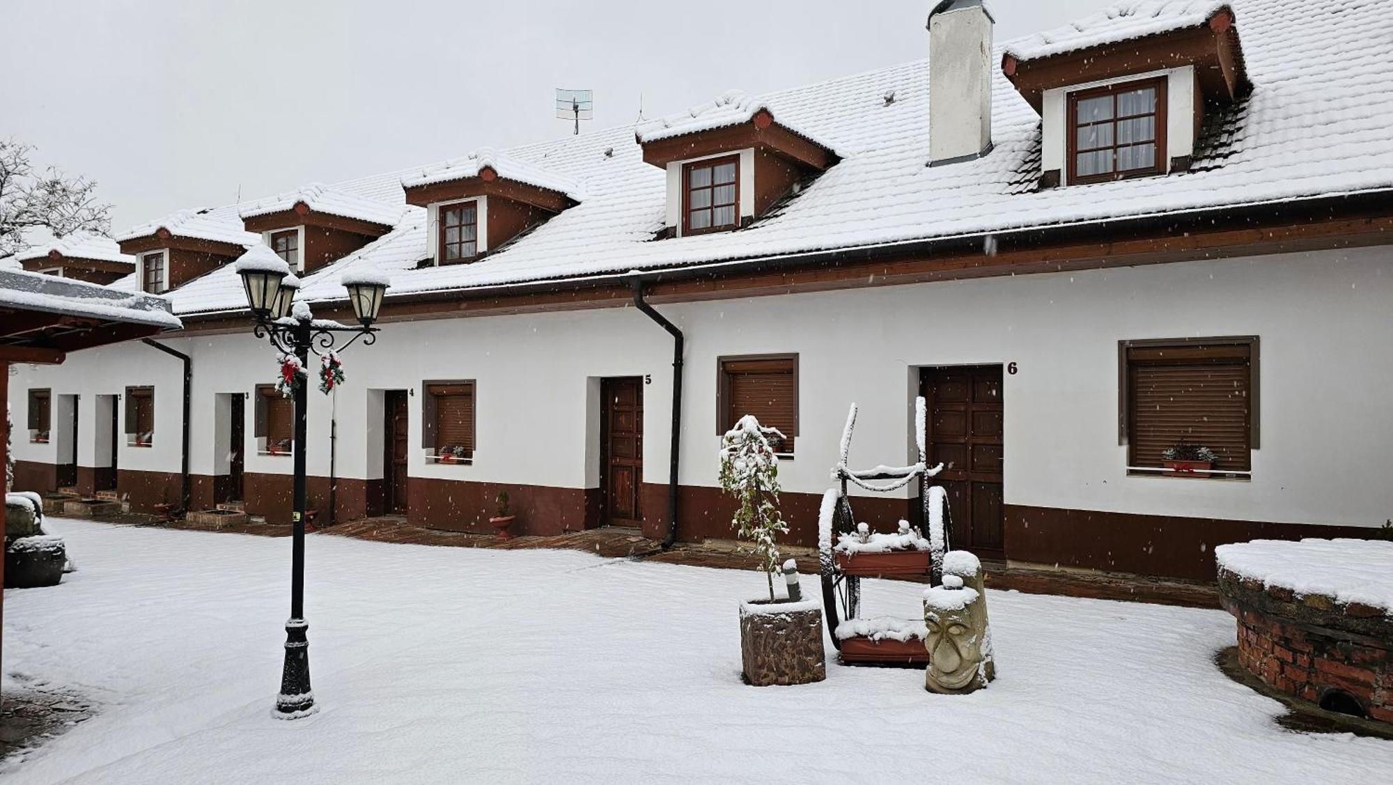 Zamecky Penzion Rotunda Břeclav Buitenkant foto