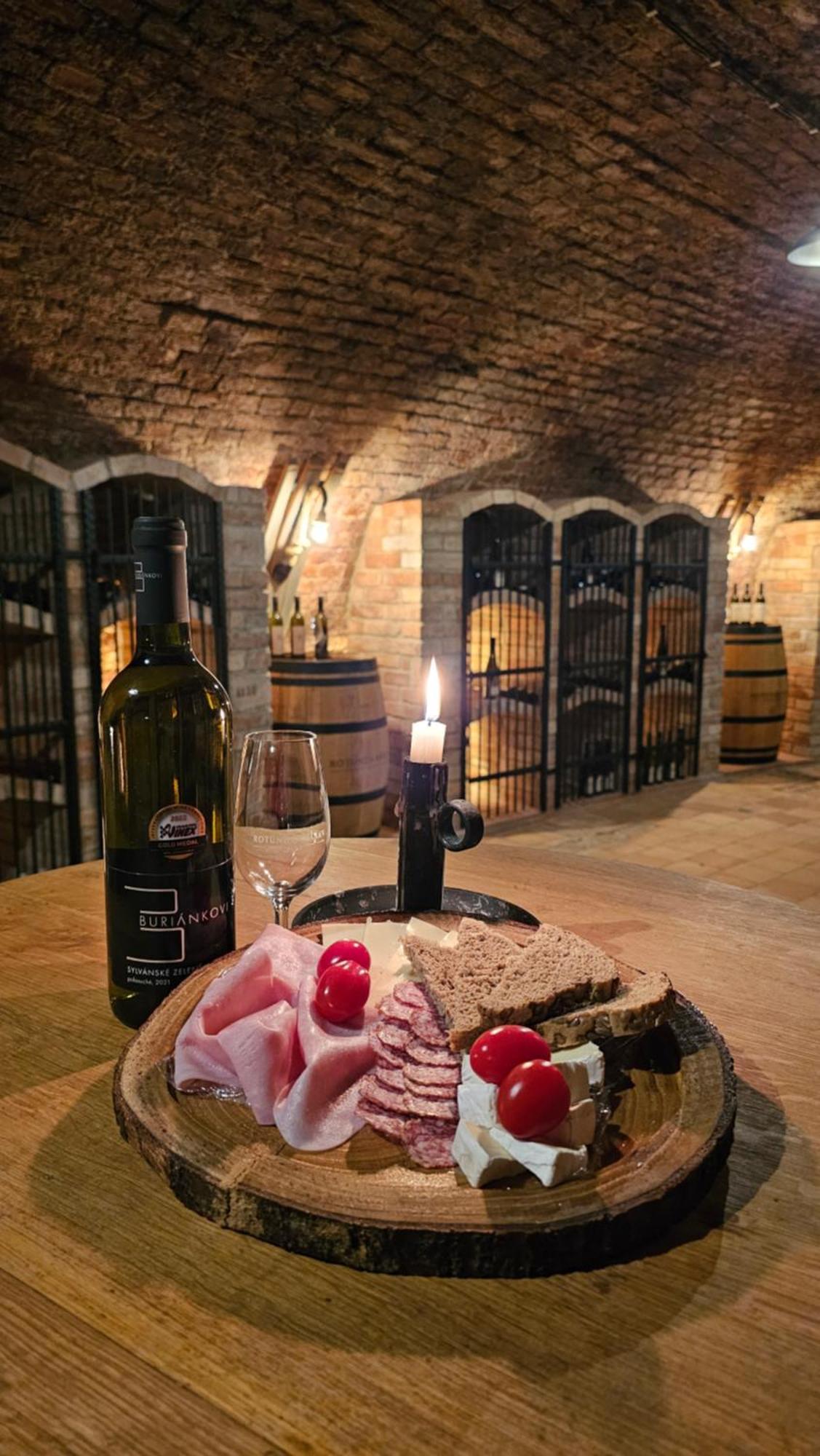 Zamecky Penzion Rotunda Břeclav Buitenkant foto